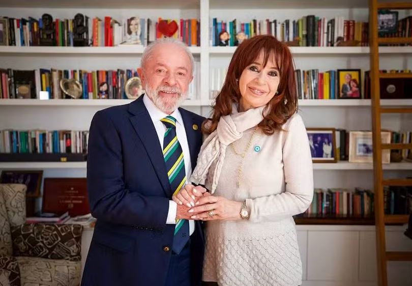Presidente Luiz Inácio Lula da Silva em visita à ex-presidente da Argentina Cristina Kirchner, que cumpre prisão domiciliar