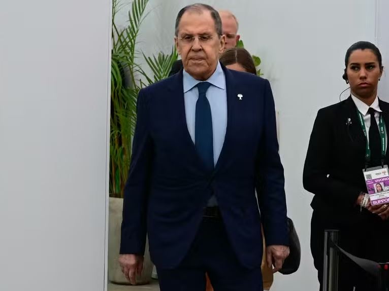Chefe da diplomacia russa, Sergei Lavrov, antes de entrevista coletiva no Rio de Janeiro
