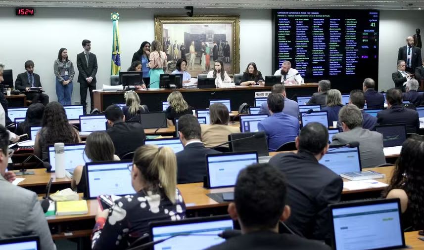 CCJ - parecer foi lido nesta quarta-feira na Comissão de Constituição e Justiça (CCJ) e deve ser votado pelo colegiado na próxima semana