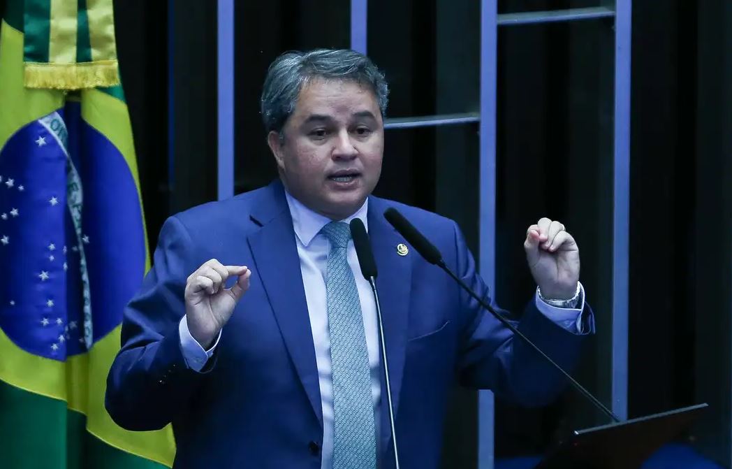 Texto deveria ser votado nesta quarta-feira (9) no plenário da Casa, mas um requerimento do relator, Efraim Filho (União-PB), pediu o retorno da matéria para reexame.