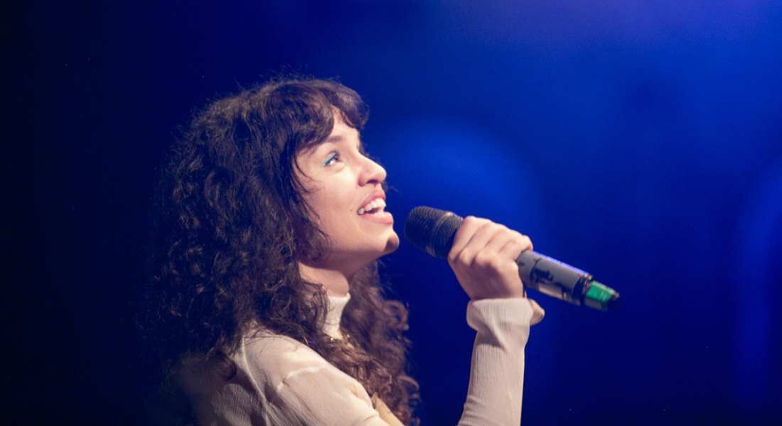 Nash Laila apresenta show