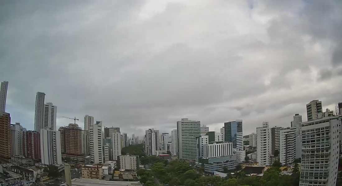 Tempo nublado no Recife