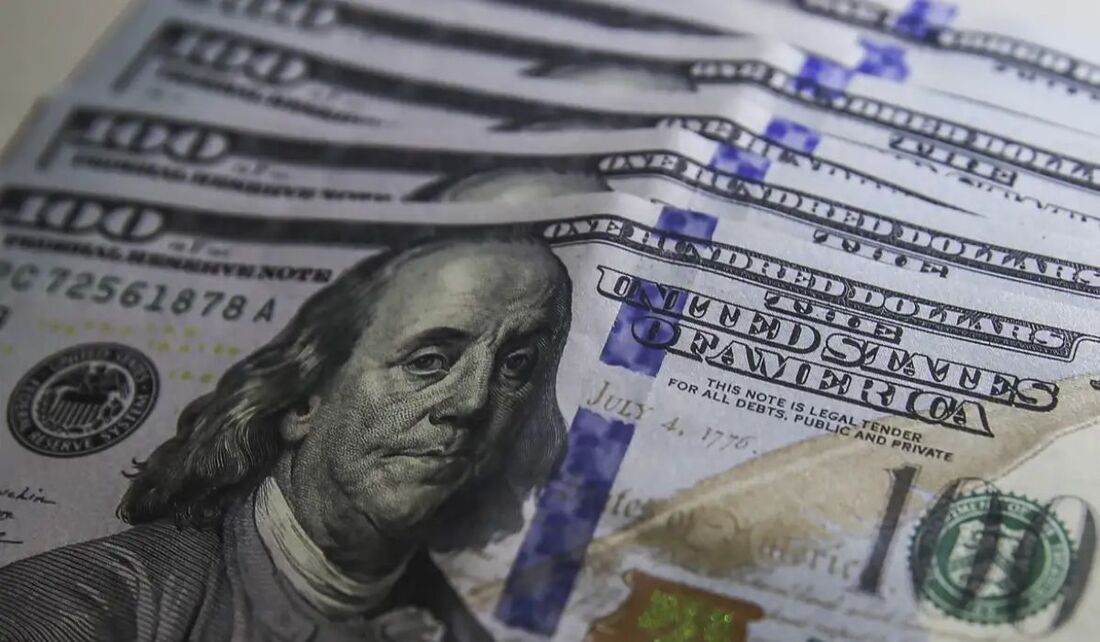 Dólar recua à tarde e fecha a R$ 5,41 