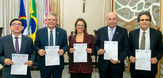 O presidente Cândido Saraiva com os representantes do TRF5, TJPE, Justiça Federal e TRT6