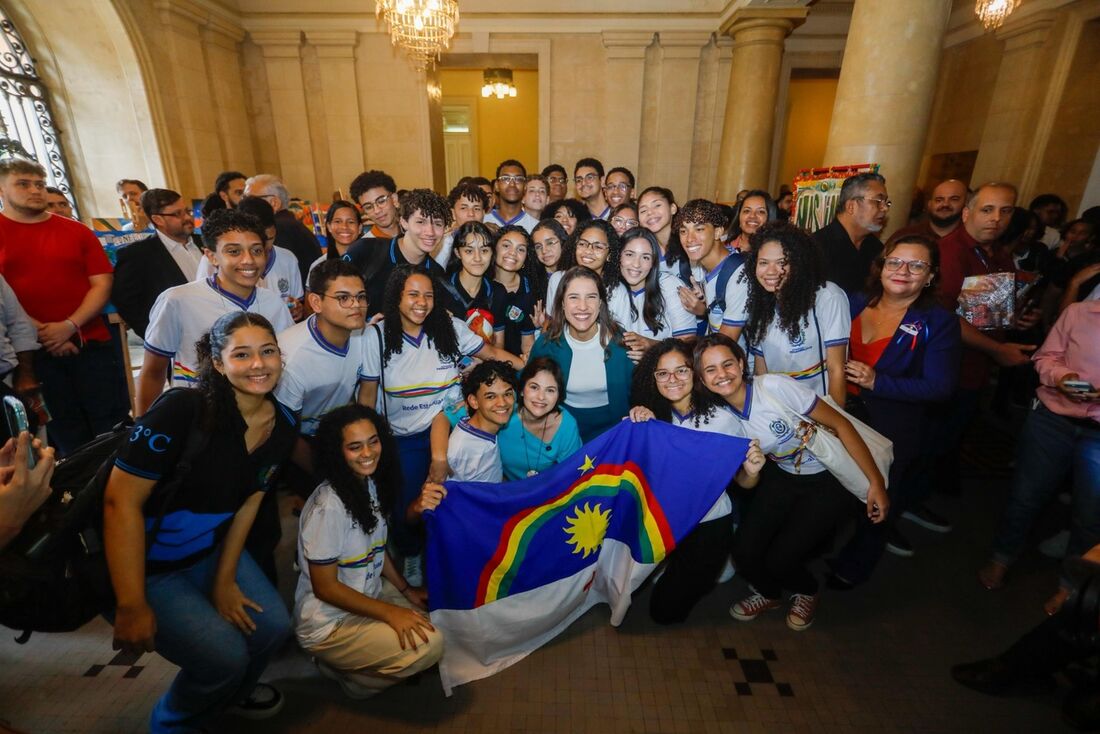 Raquel Lyra irá encaminhar projeto ao Conselho Estadual de Educação