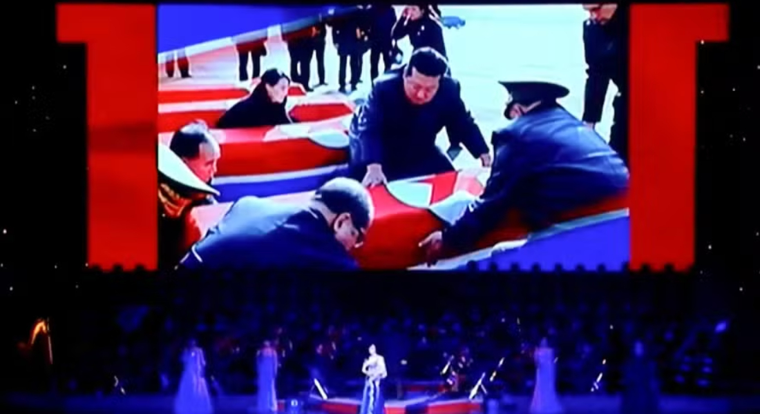 Emocionado, Kim Jong-un presta rara homenagem pública aos soldados norte-coreanos mortos na Ucrânia