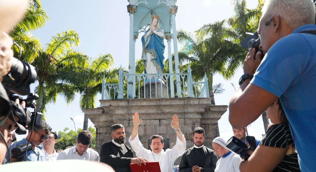 Dom Paulo Jackson abençoa início da restauração da imagem de Nossa Senhora da Conceição do Morro