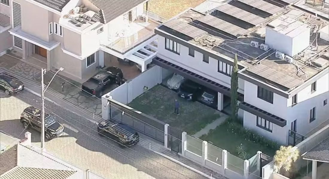 Operação da PF na casa de Bolsonaro