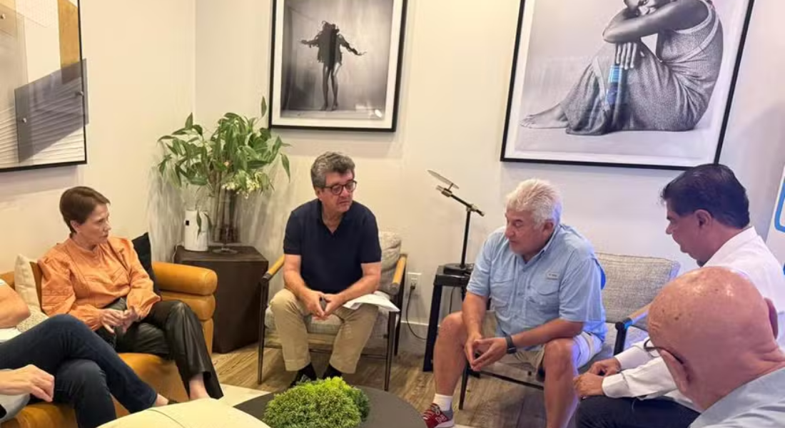 Senadores brasileiros em Washington para tentar negociar tarifaço 