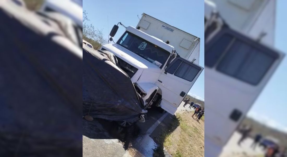 Quatro pessoas morreram no local e uma em uma unidade de saúde