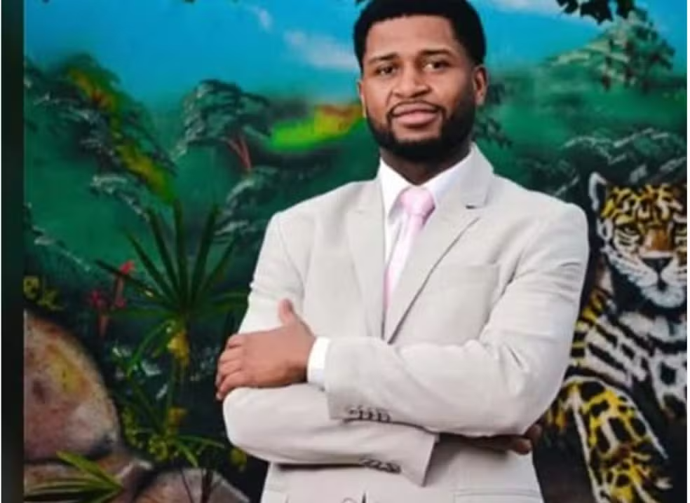 Ao ver Guilherme Dias correndo - ele andava depressa para não perder seu ônibus - o agente atirou em sua cabeça