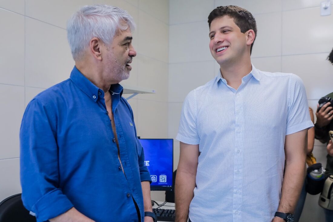 Senador Humberto Costa (PT) participa de inauguração de unidade de saúde no Recife ao lado do prefeito João Campos (PSB)