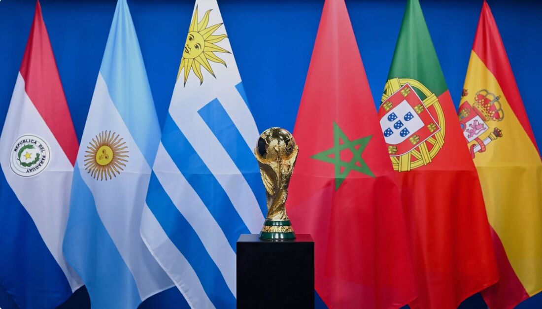A Copa do Mundo de 2030 será dividida em sedes na Espanha, Portugal e Marrocos e terá partidas inaugurais na Argentina, Uruguai e Paraguai para celebrar o centenário do torneio
