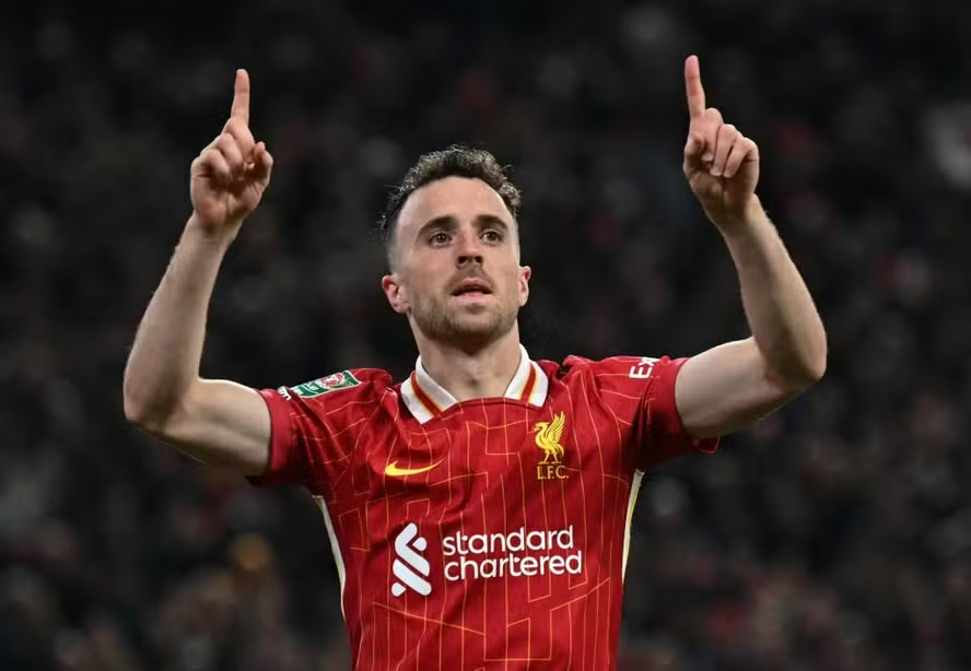 Diogo Jota, atacante da Seleção Portuguesa, faleceu aos 28 anos em um acidente de carro na Espanha