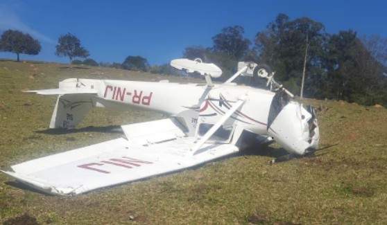 Avião de pequeno porte faz pouso de emergência em área de mata em Jundiaí (SP)