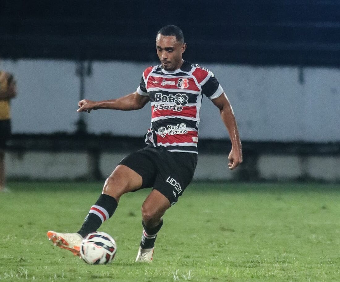 Eurico, zagueiro do Santa Cruz