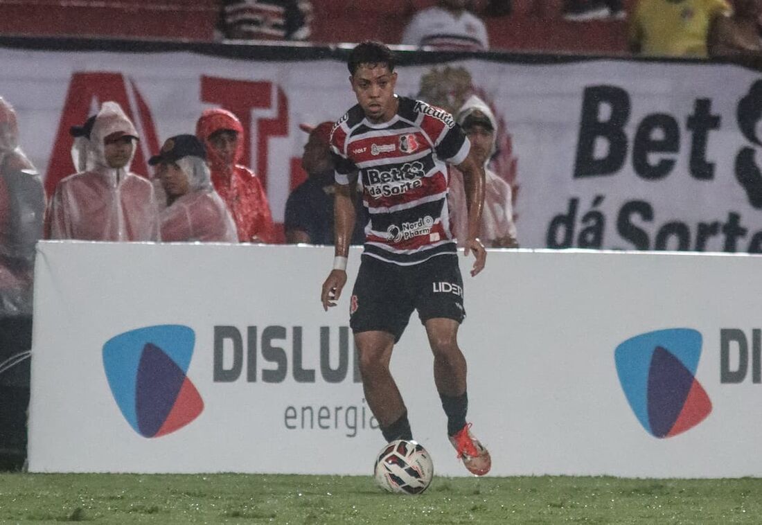 Vini Hora, atacante formado na base do Santa Cruz