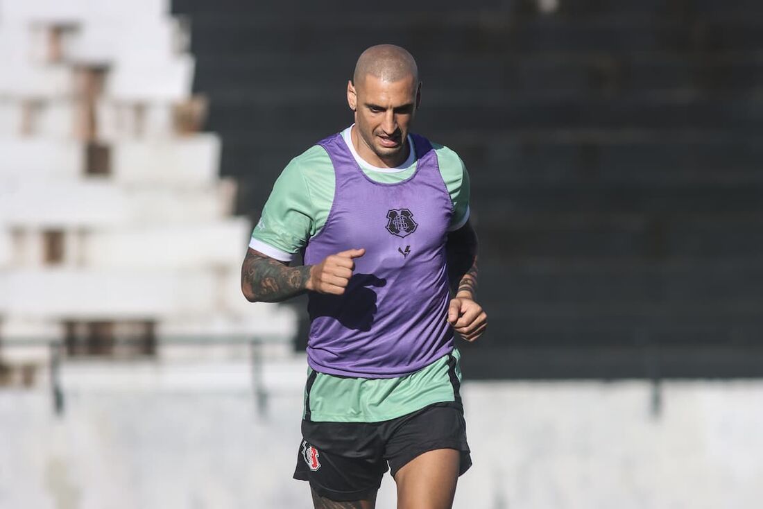 Ariel Nahuelpán, atacante do Santa Cruz