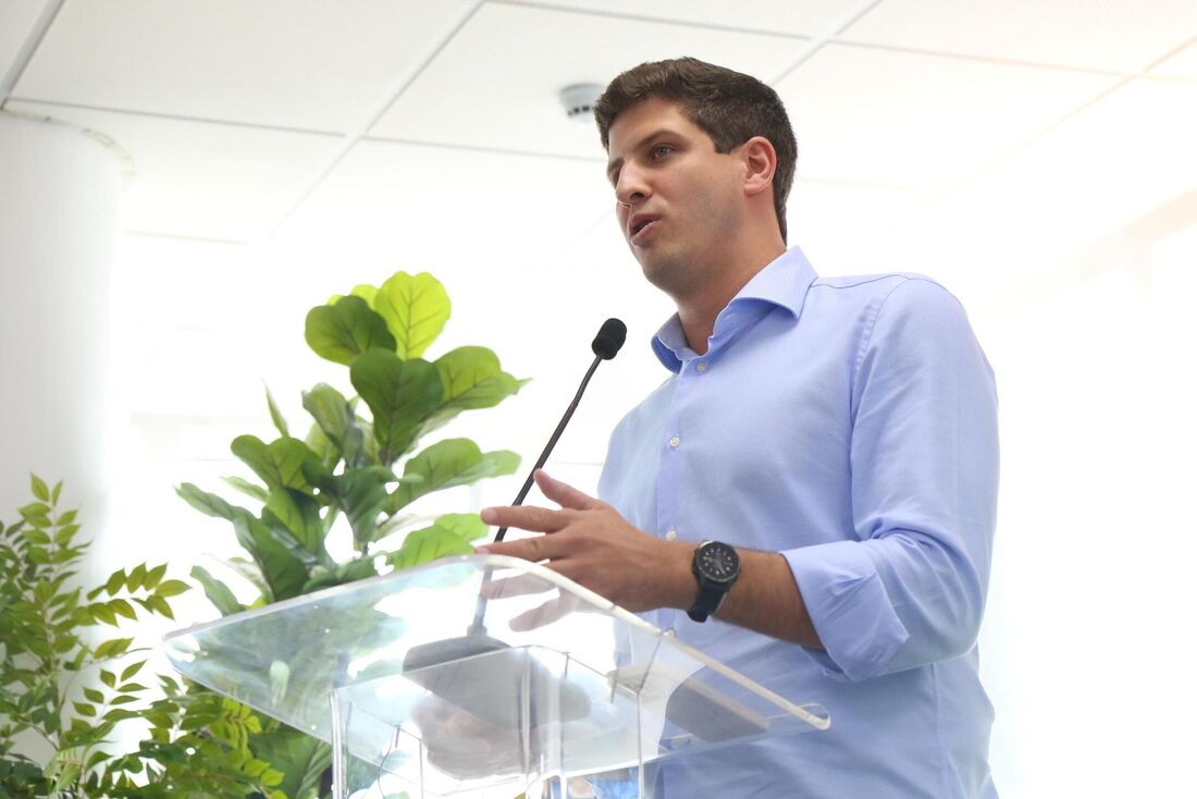 Presidente nacional do PSB e prefeito do Recife, João Campos