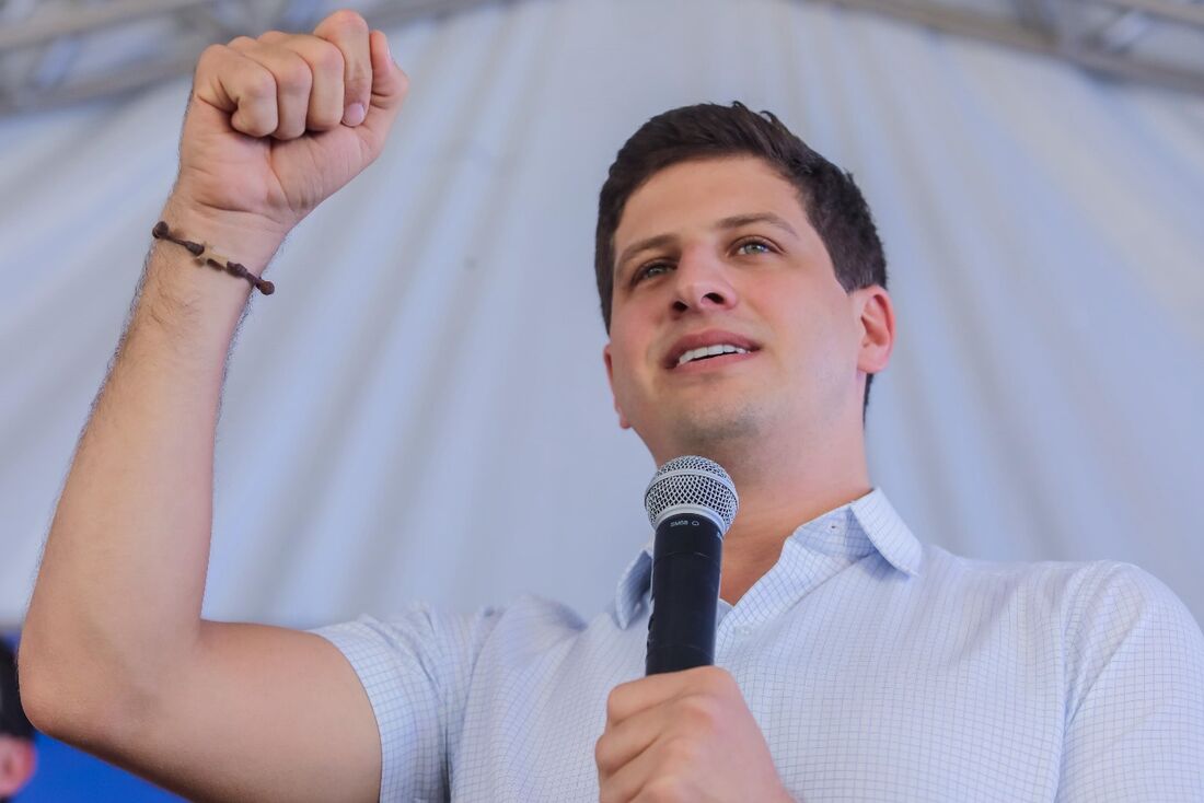 Prefeito do Recife e presidente nacional do PSB, João Campos