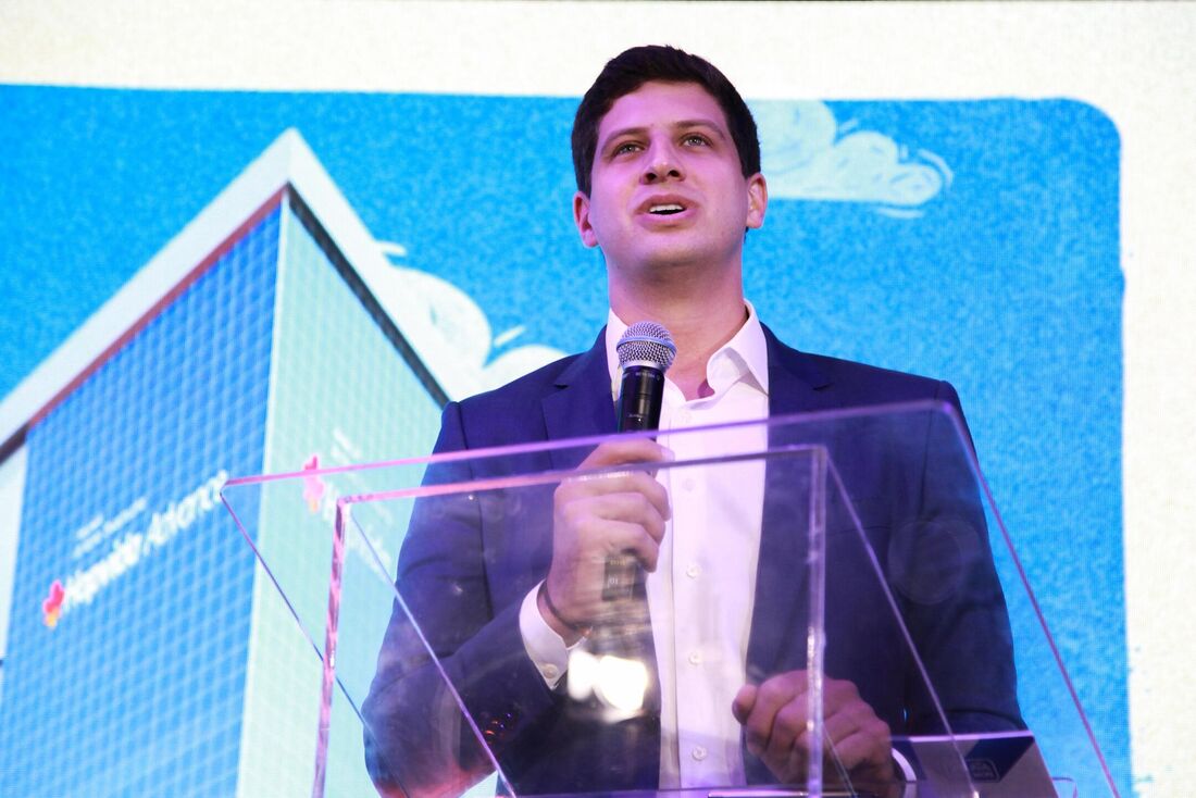 Prefeito do Recife e presidente nacional do PSB, João Campos