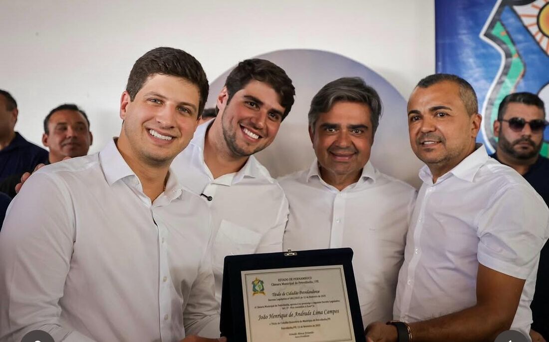 Prefeito do Recife, João Campos; Bruno Marques, pré-candidato a deputado estadual; prefeito de Petrolândia, Fabiano Marques; e o presidente da Câmara de Petrolândia, vereador Dedé de França