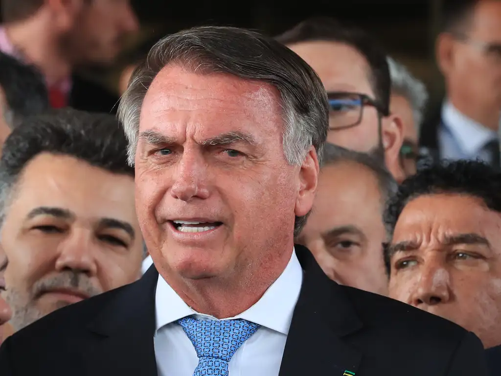 Ex-presidente Jair Bolsonaro durante declaração a imprensa após virar Réu no ST