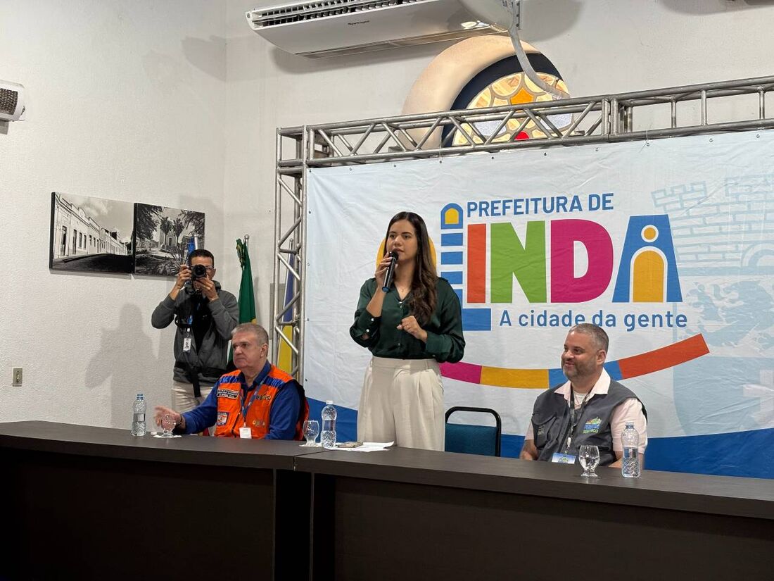 Mirella Almeida, prefeita de Olinda, durante apresentação de plano contra desastre naturais