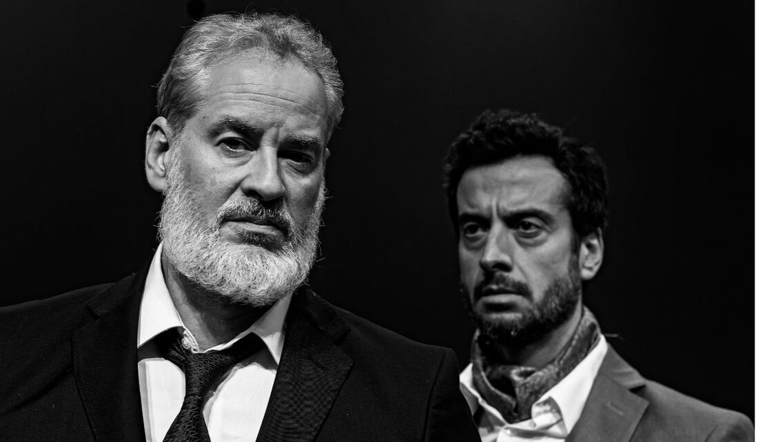 Dan Stulbach (esq.) interpreta o agiota judeu Shylock