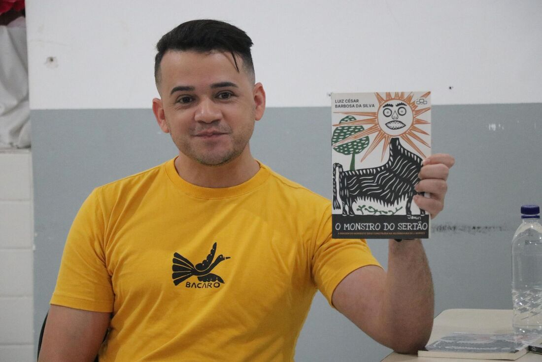 A obra traça um recorte temporal da produção xilográfica do artista