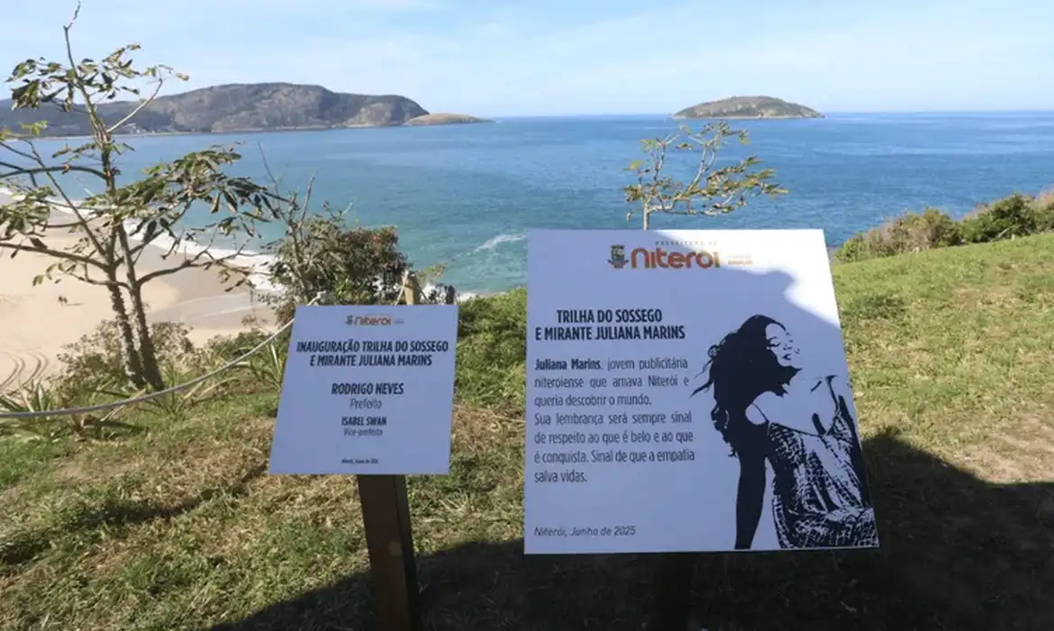Placa em homenagem à Juliana Marins