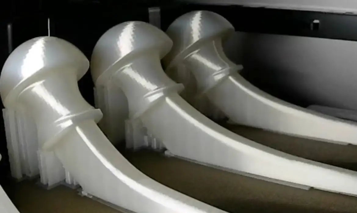 Prótese com antibiótico foi desenvolvida na Universidade Católica do Paraná