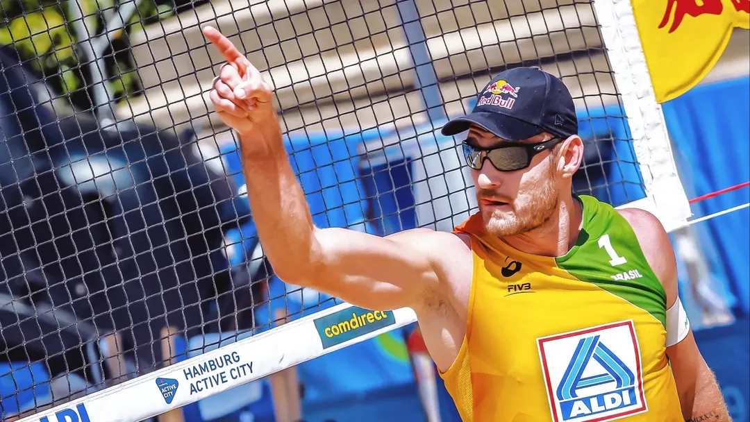 Alison "Mamute" anuncia aposentadoria das quadras