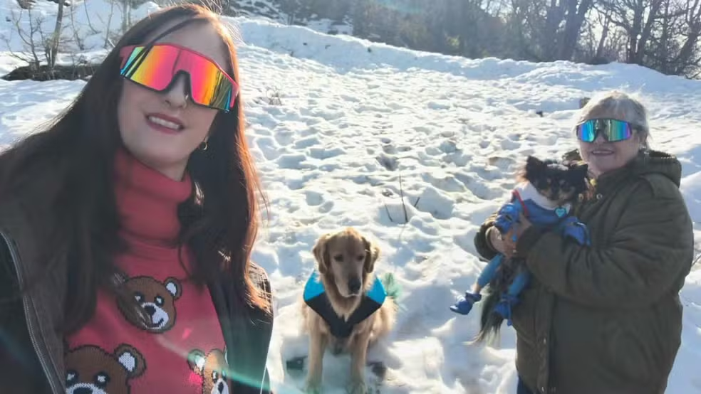 Labibi Amaral junto a sua mãe e seus cães 