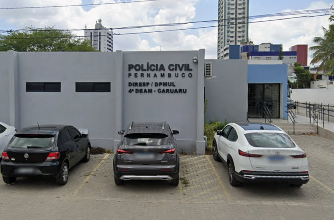 Além de agressão e ameaça, o suspeito, que não teve o nome divulgado, também foi autuado por injúria contra a vítima