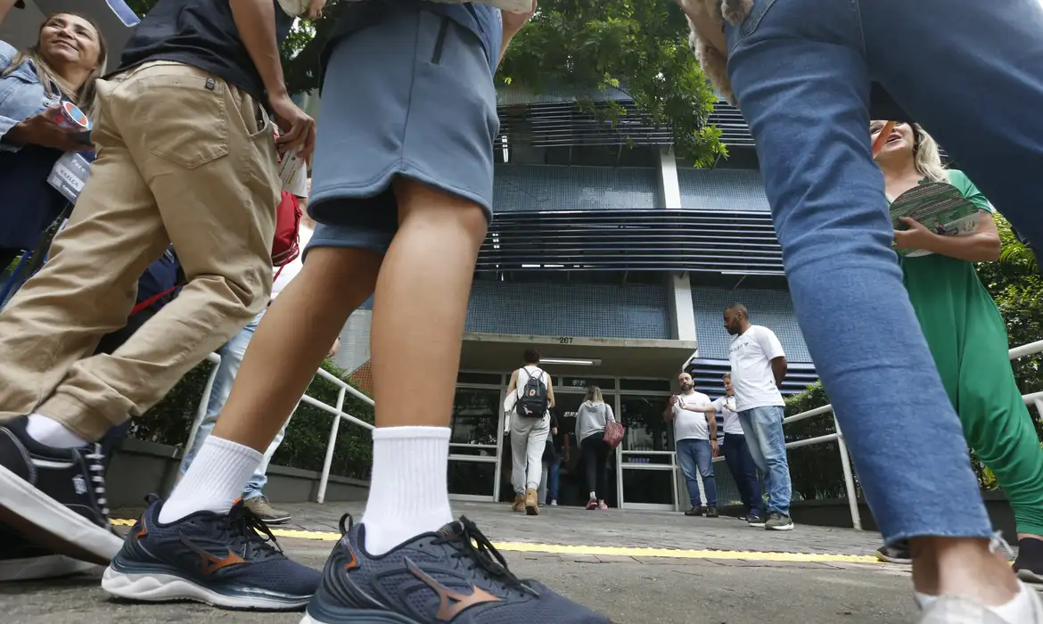 Interessados precisam ter formação mínima de ensino médio