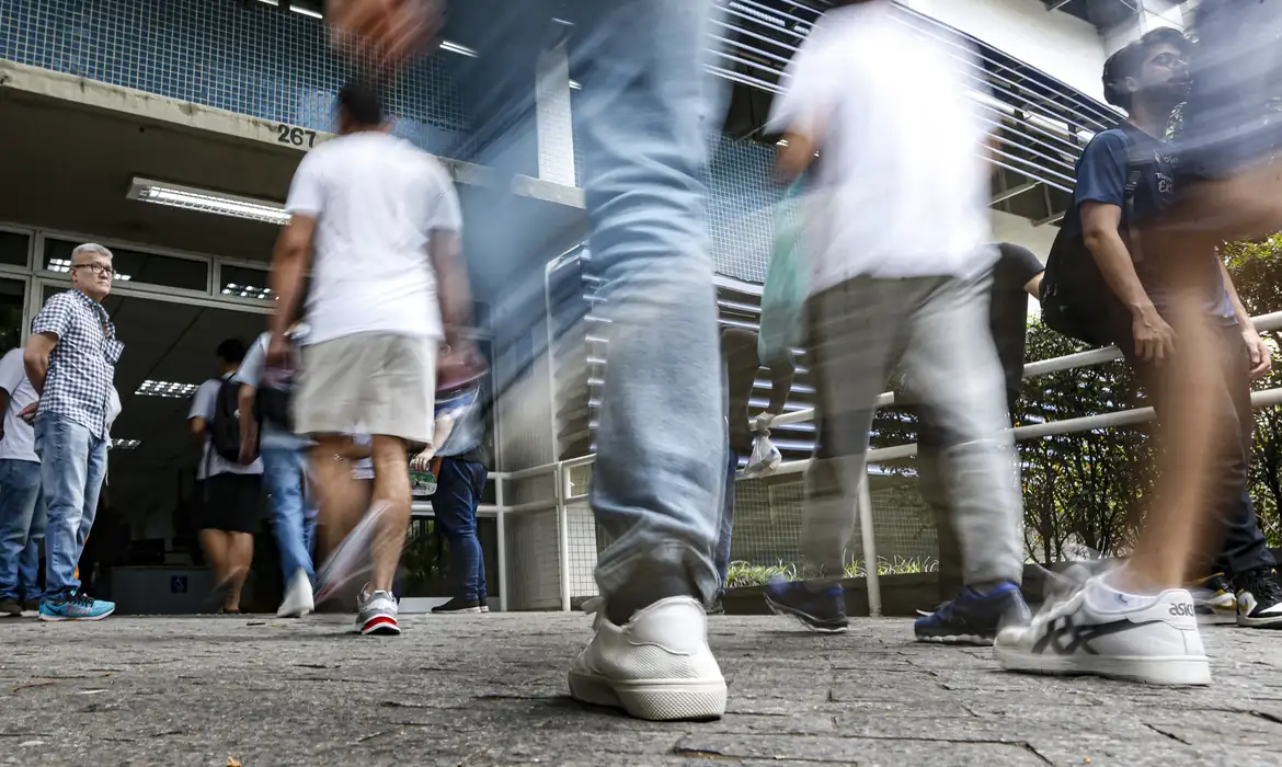 Os dados do Censo mostram que nas universidades públicas a concorrência para medicina chega a 51 candidatos por vaga