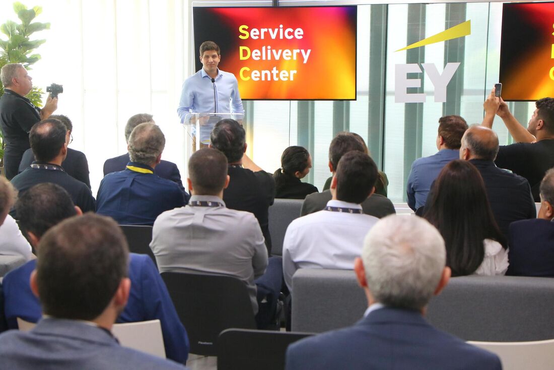 O prefeito da cidade do Recife, João Campos