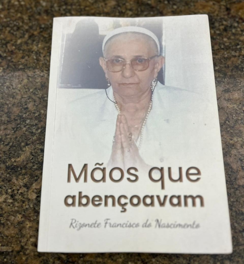 O título "Mães que abençoavam" homenageia a benzedeira Josefa Auxiliadora de Andrade