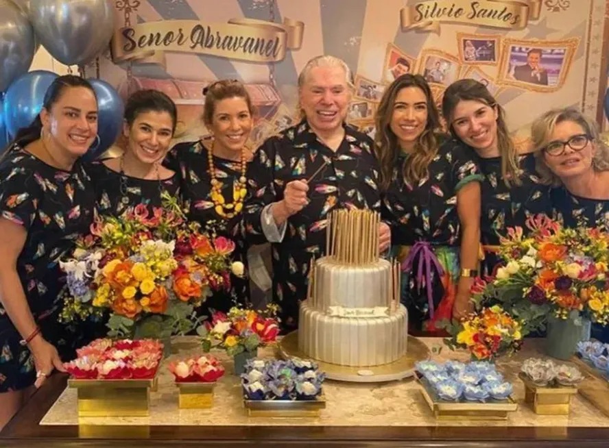 Silvio Santos com as seis herdeiras: Silva, Renata, Daniela, Patrícia, Rebeca e Cintia 