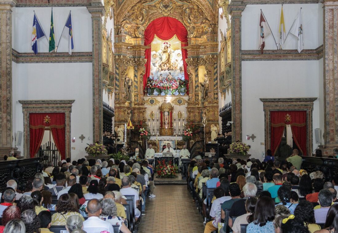 Missa de abertura começou às 8h