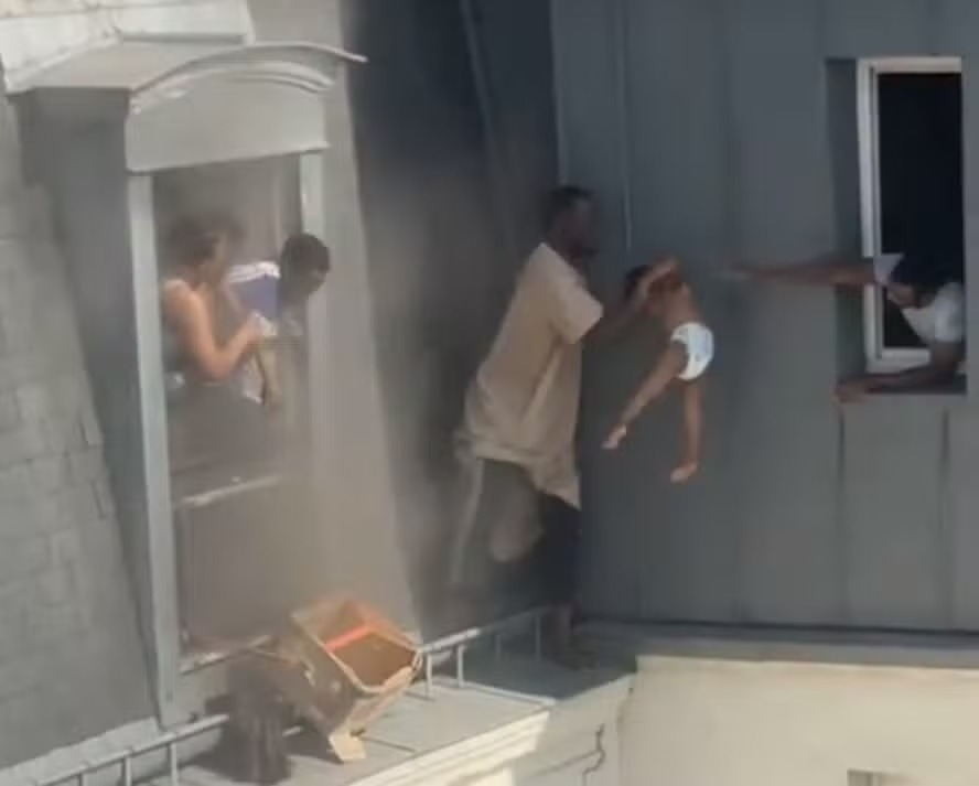 "Vizinho herói" que salvou crianças presas em incêndio em Paris vai ser condecorado