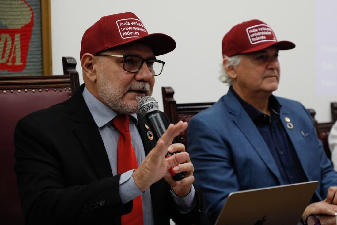 O reitor da UFPE, Alfredo Gomes, falou sobre os cortes que serão necessários para manter o funcionamento da instituição