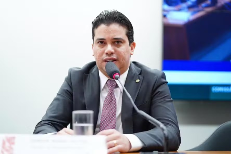Deputado estadual Júnior Mano é alvo de operação da PF 