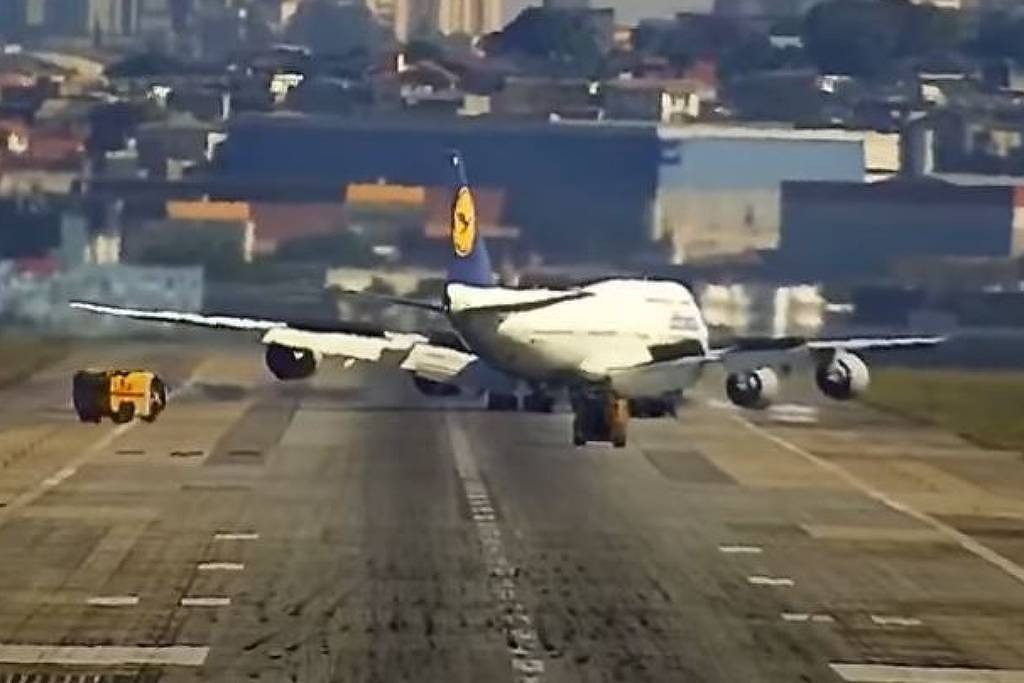 Com antecipação de embarques por avião, terminal de cargas do Aeroporto de Guarulhos está congestionado