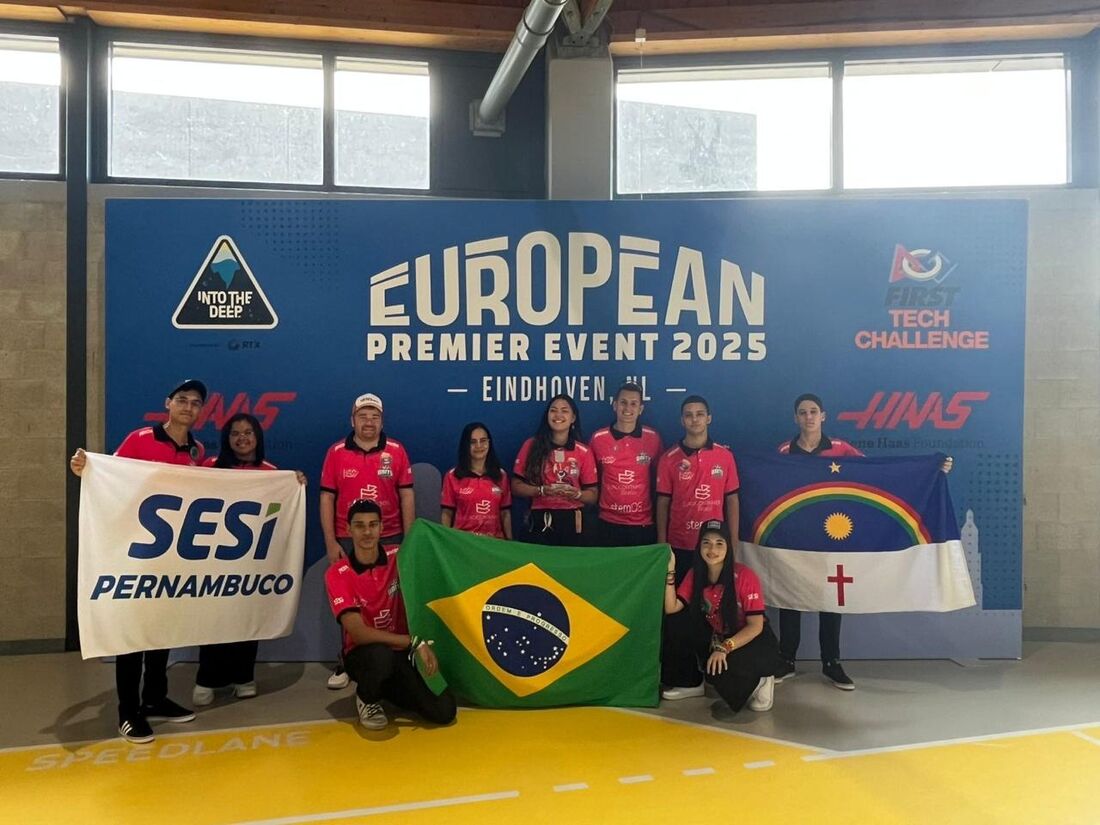 Estudantes pernambucanos recebem premiação de robótica na Holanda