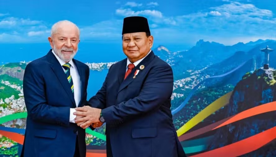 Lula e o presidente da Indonésia, Prabowo Subianto, durante a cúpula do G20  