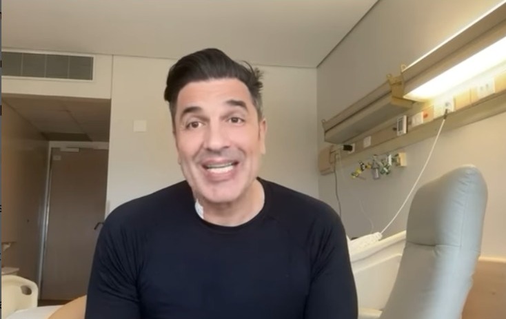 Internado, apresentador se emociona ao agradecer apoio dos fãs e diz que investigações médicas o "salvaram" de um problema pior