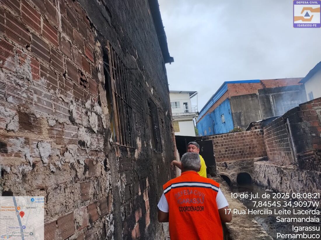 Ao todo, sete casas foram atingidas pelas chamas que se espalharam