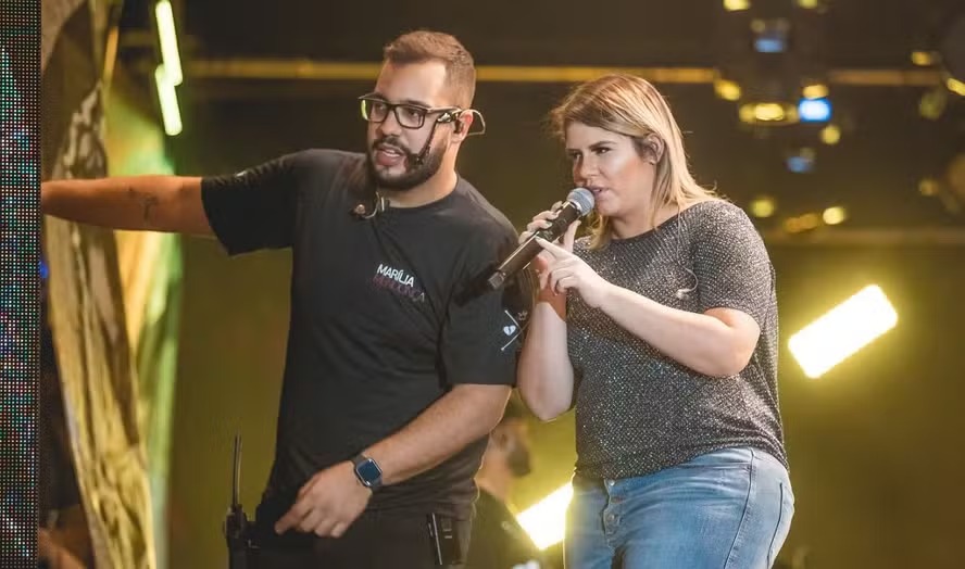 Marília Mendonça e seu produtor Henrique Bahia